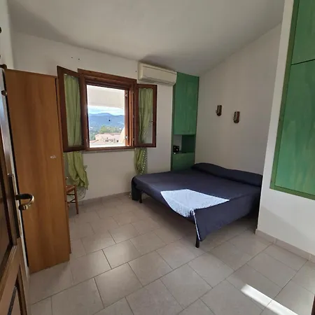 Trilocale Con Terrazza A A 20 Min A Piedi Tatil Evi Tanaunella