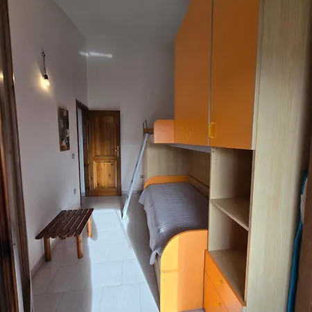 Tatil Evi Trilocale Con Terrazza A A 20 Min A Piedi Tanaunella